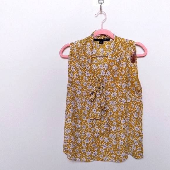 Cynthia Steffe Mustard Yellow and White Bow Sleeveless Blouse Size Medium - Picture 2 of 11